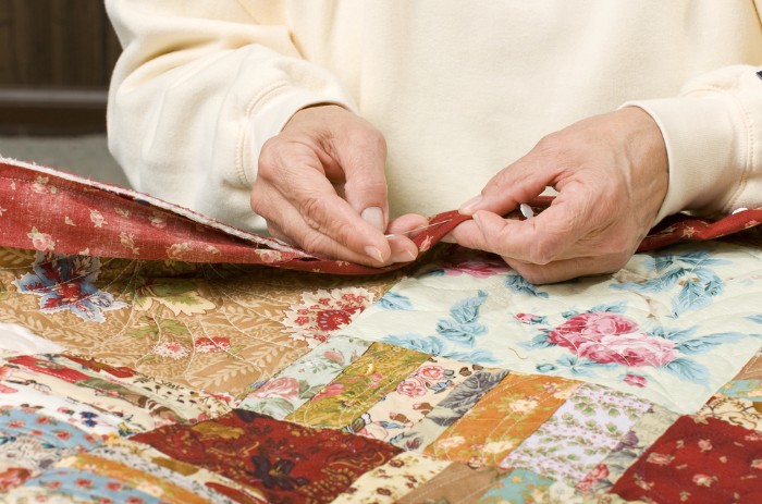 binding a quilt by hand