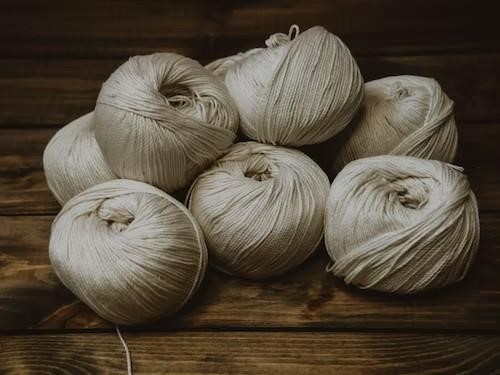 knit vs. woven fabric