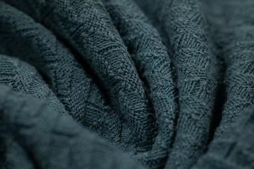 knit vs. woven fabric